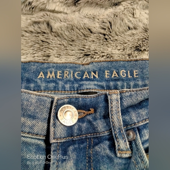 American Eagle Distressed Jeans - Picture 8 of 9